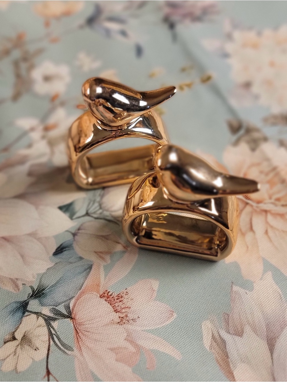 Set of 4 - Rose Gold Bird Napkin Rings - Elegant Table Linen Accessory